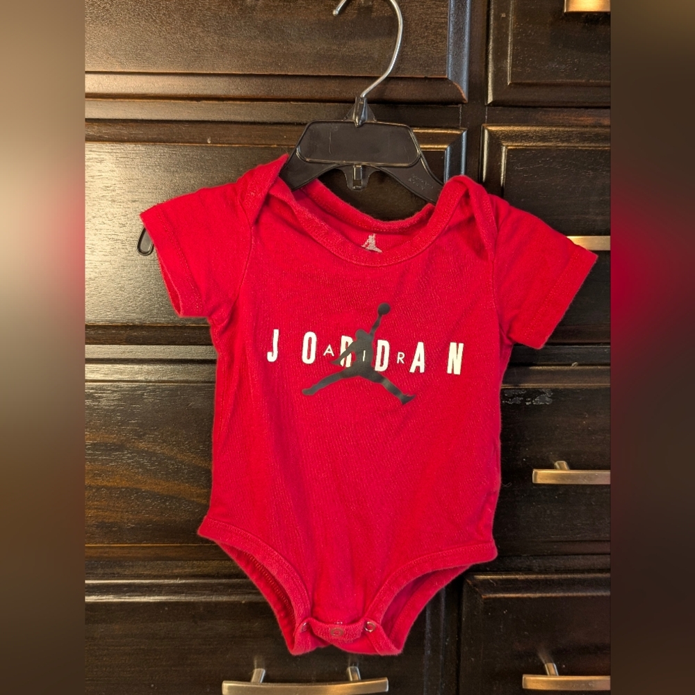 Nike Jordan Baby Bodysuit 9M Red Jumpman Logo Onesie | Infant Boy Short Sleeve